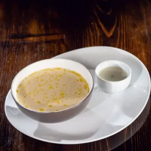 Ciorba de burta dreasa cu mujdei de usturoi